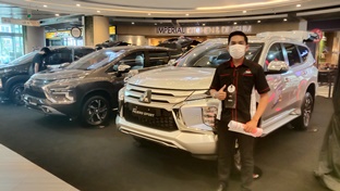 PT MMKSI menggelar pameran Mitsubishi di Living World Pekanbaru ada promo cashback  (foto/bayu)